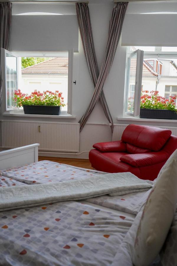 Cafe Alice & Pension Gmbh Poczdam Zewnętrze zdjęcie